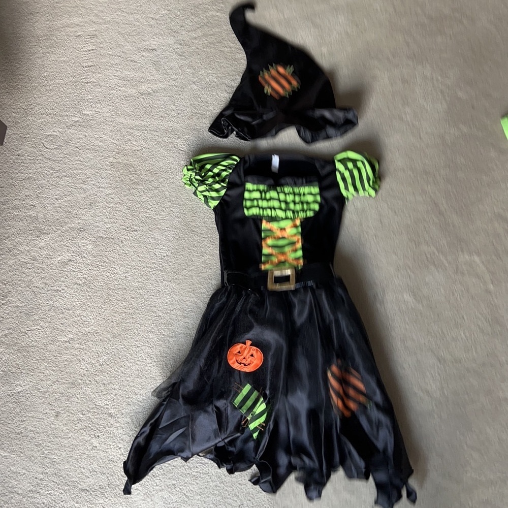 Girls witch costume